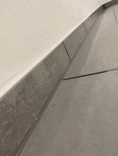 Silikonfuge im Bad Erneuerte Silikonfuge im Bad - Fugenmonk Eschwege